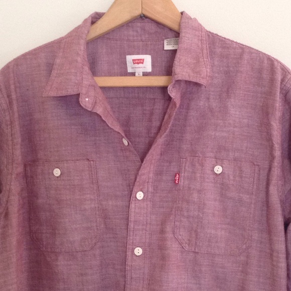 🍁Men's Levi's Button Up🍁 - Picture 2 of 3